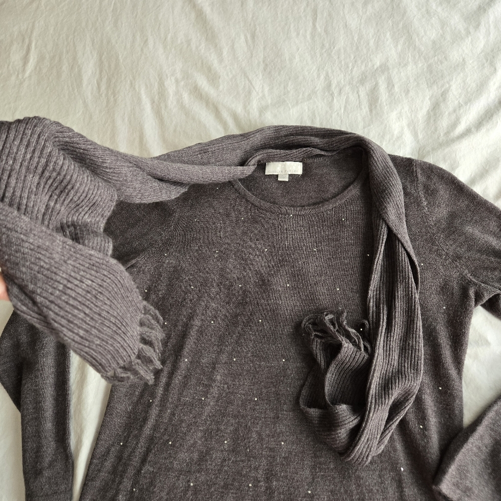 Carolyn Taylor sz L grey sweater with studded details and detachable scarf - Picture 3 of 10